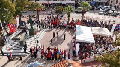 Ayvalık, düşman işgalinden kurtuluşunun 103. yılını görkemli bir törenle kutladı.