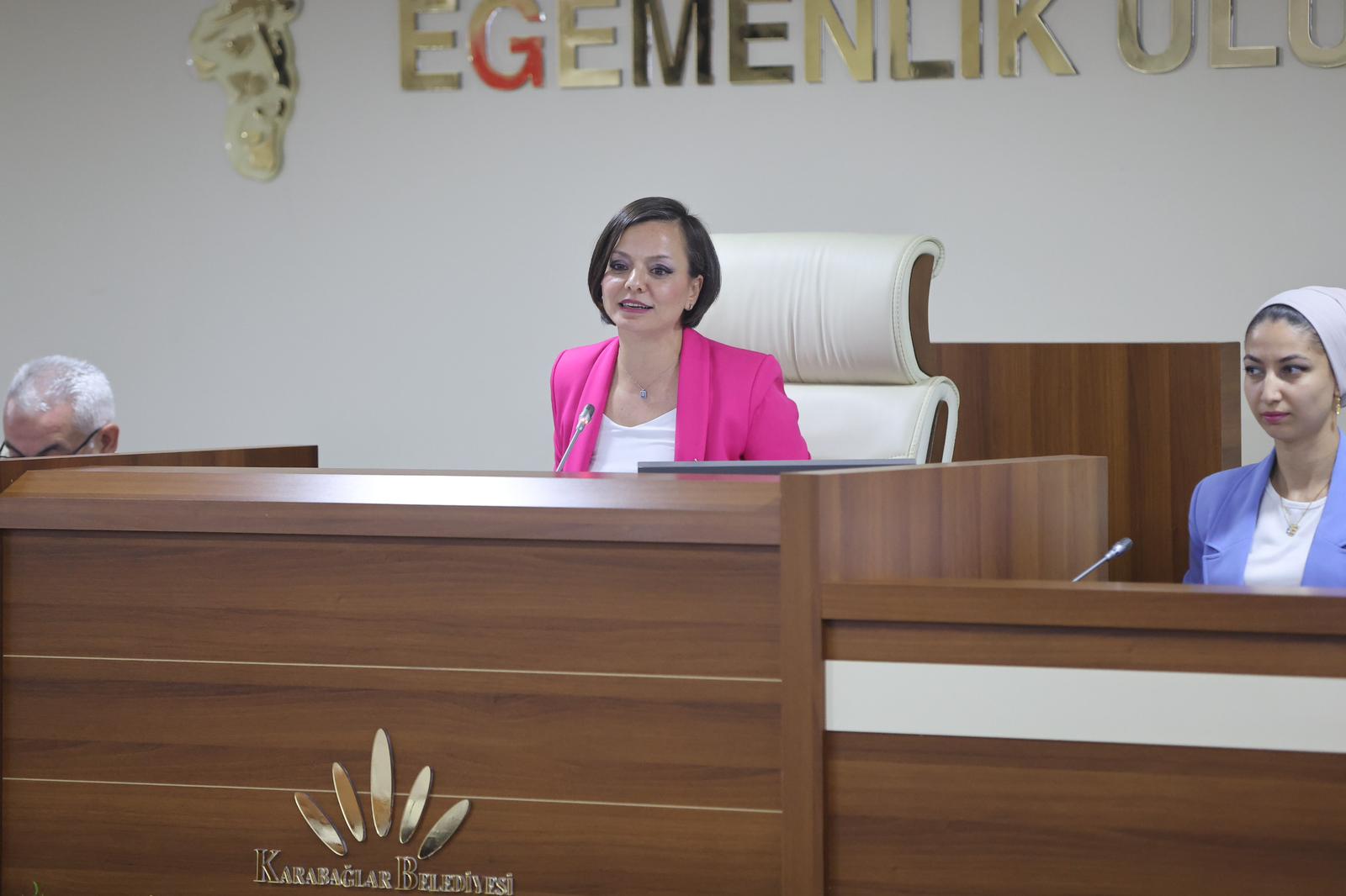 Karabağlar Belediye Meclisi'nin Eylül ayı toplantısında konuşan Başkan Helil Kınay,