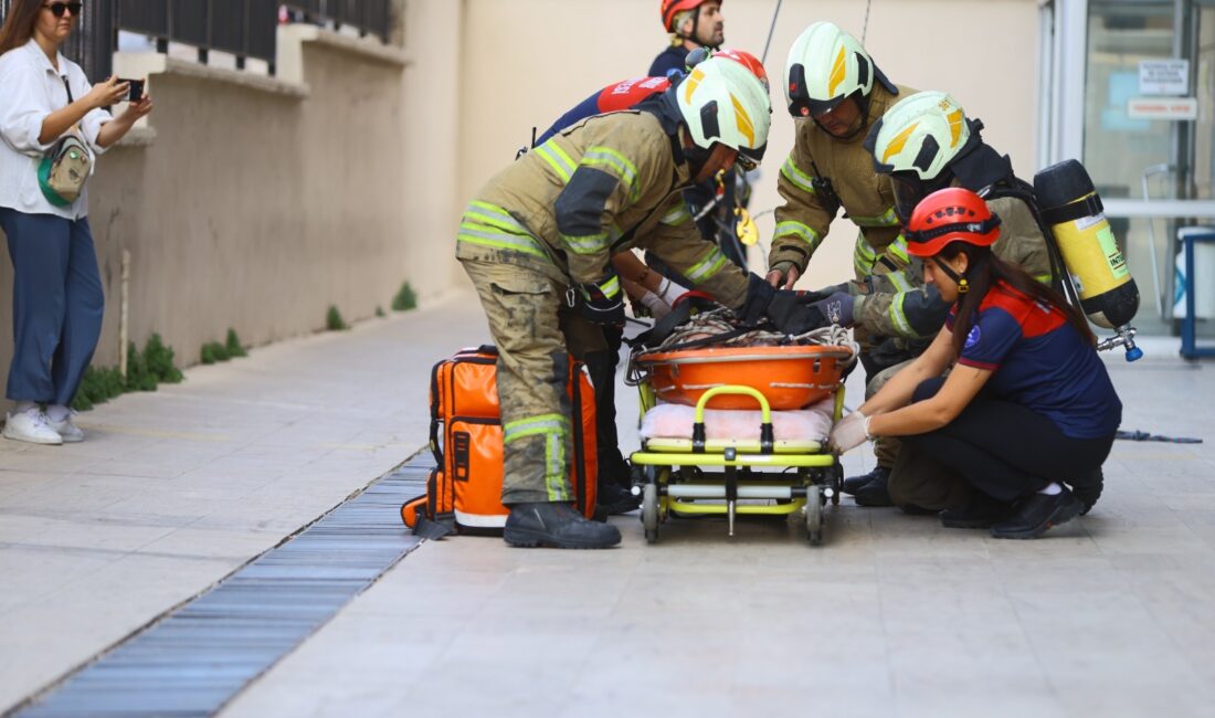 Karabağlar Belediyesi ve İzmir Büyükşehir İtfaiyesi iş birliğiyle İtfaiye Haftası