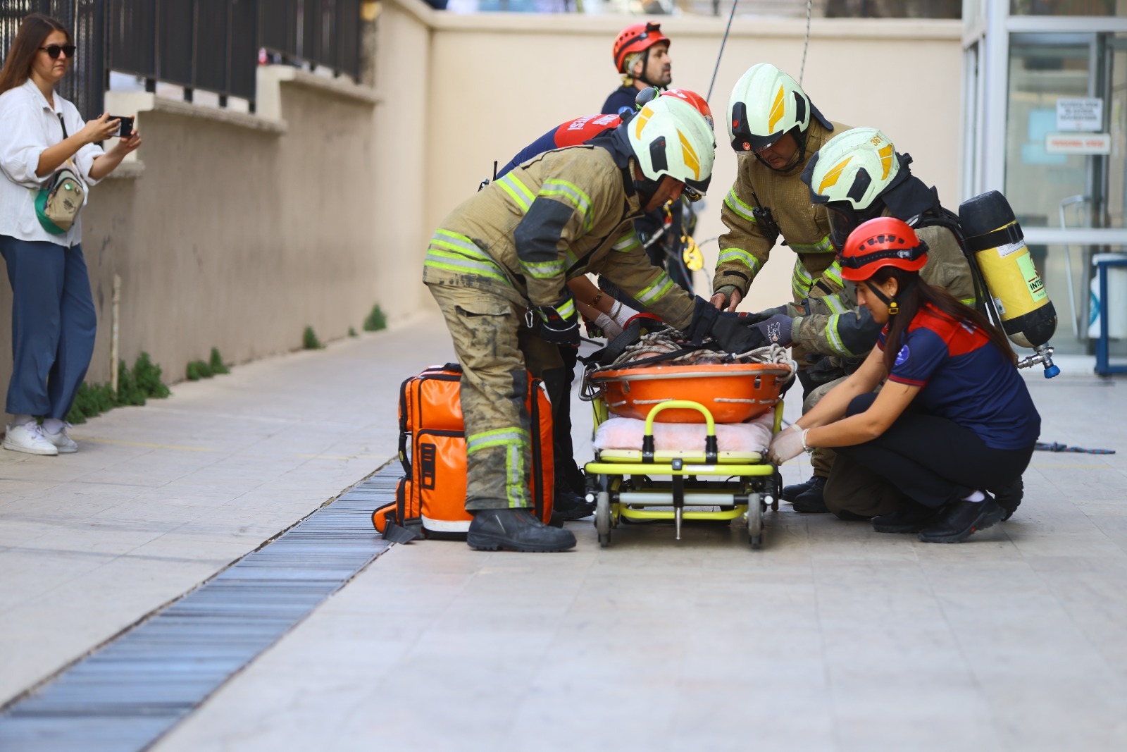 Karabağlar Belediyesi ve İzmir Büyükşehir İtfaiyesi iş birliğiyle İtfaiye Haftası