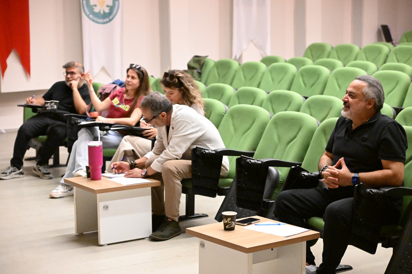 Manisa Büyükşehir Belediyesi Konservatuarı'nın 6 branştaki sınavları devam ederken, yoğun