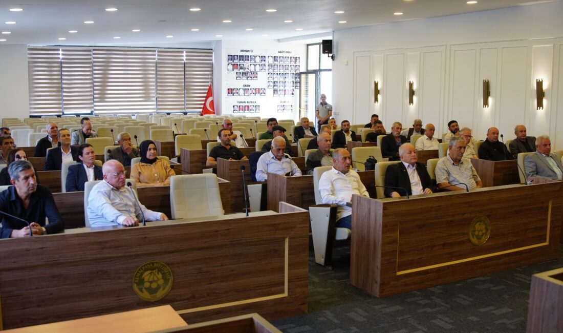 Kemalpaşa Belediye Başkanı Mehmet Türkmen, muhtarların altyapı, park ve sosyal