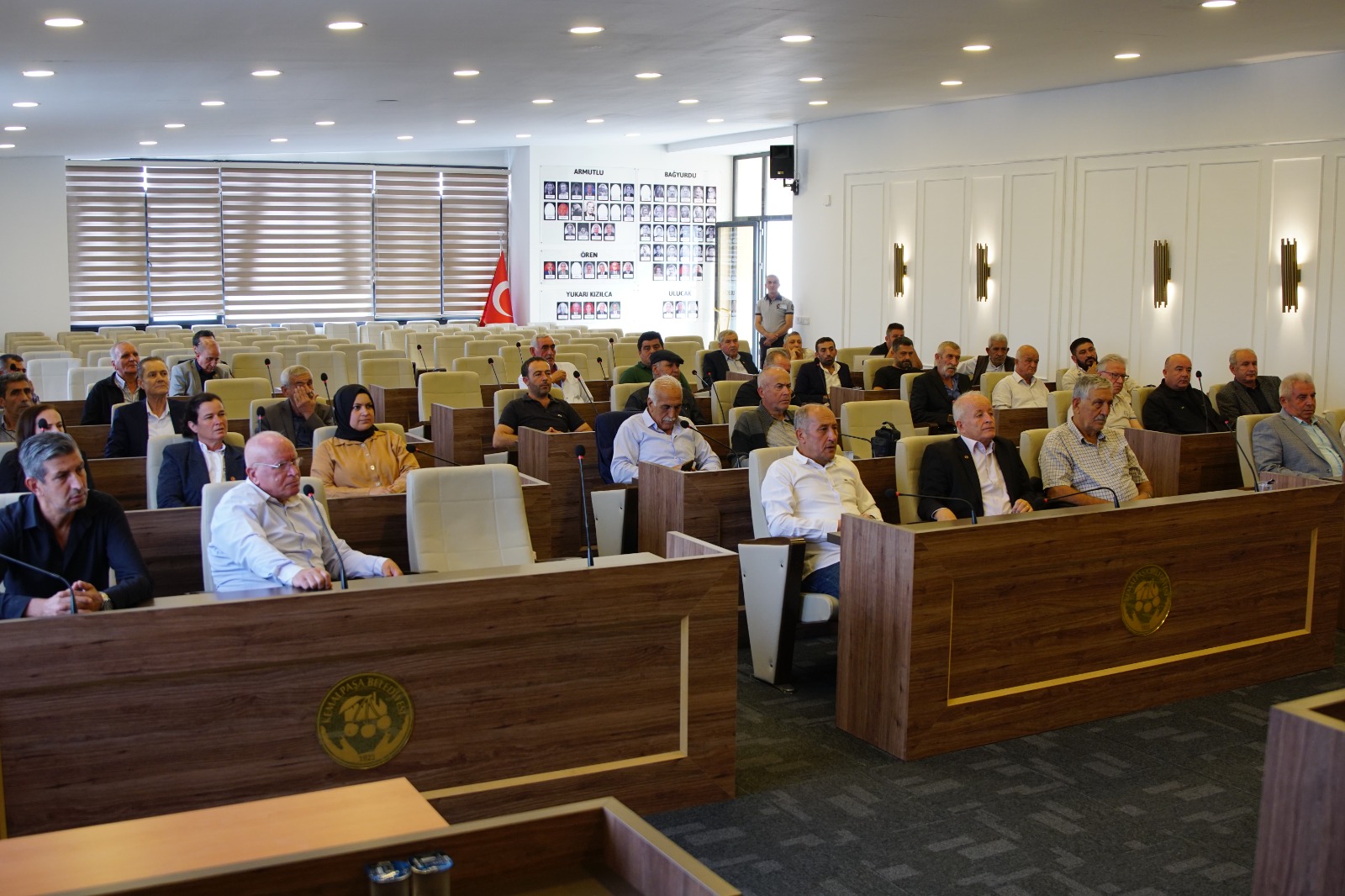 Kemalpaşa Belediye Başkanı Mehmet Türkmen, muhtarların altyapı, park ve sosyal