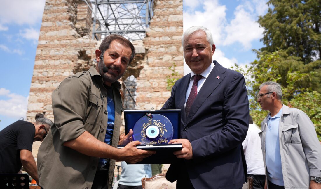 Kemalpaşa Belediyesi'nin düzenlediği 7 Eylül Kurtuluş Günü törenleri, kortej yürüyüşü