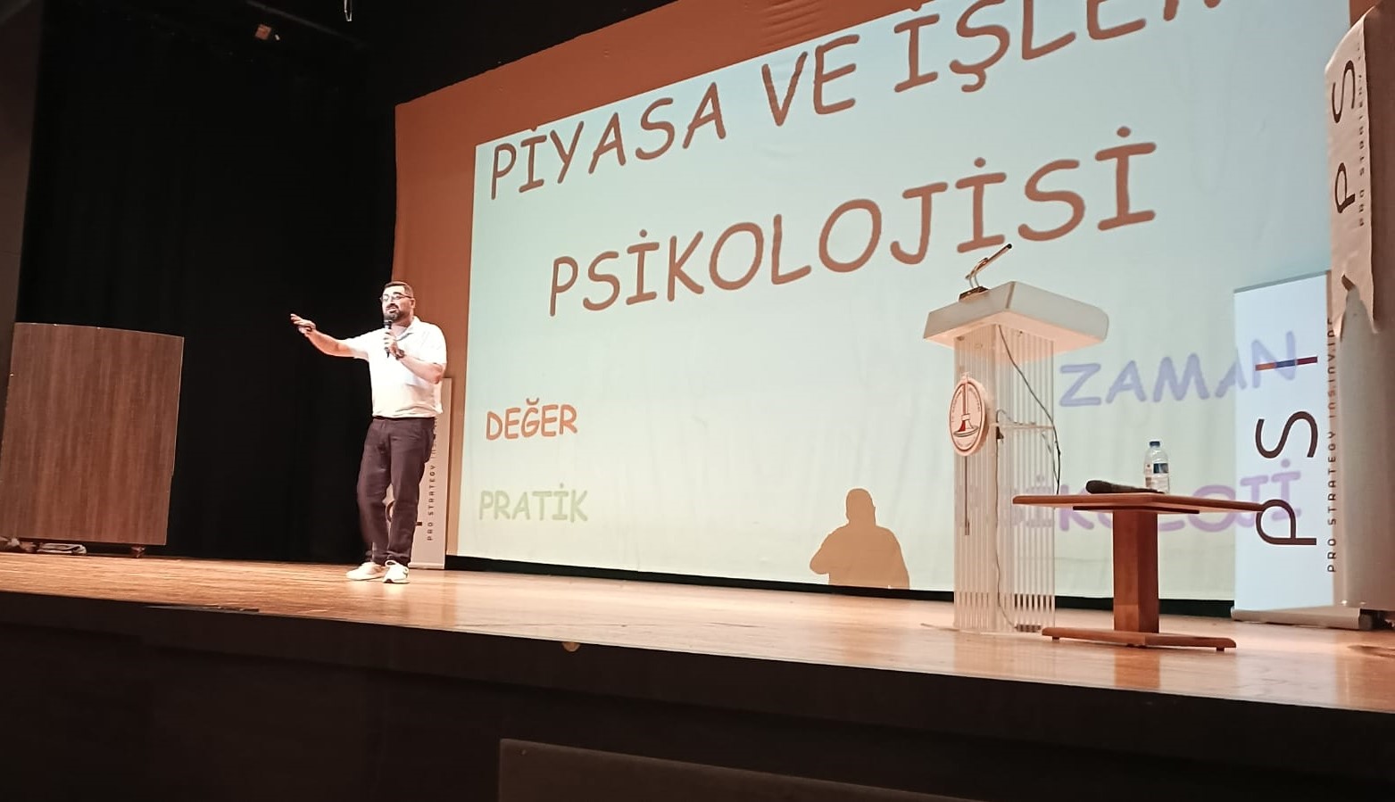 Synergia Academy’nin düzenlediği "Büyük İzmir Buluşması" Karşıyaka'da 500'ü aşkın yatırımcı