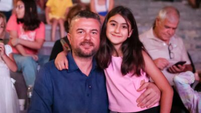  Buca Belediyesi, yeni eğitim dönemi öncesinde çocukları, Cumhuriyet'in kurucusu