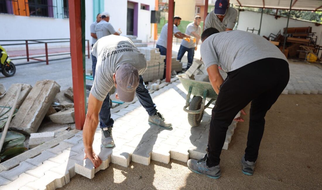 Bayraklı Belediyesi, yeni eğitim-öğretim yılı öncesinde ilçe genelindeki okulların bakım