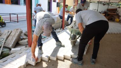 Bayraklı Belediyesi, yeni eğitim-öğretim yılı öncesinde ilçe genelindeki okulların bakım
