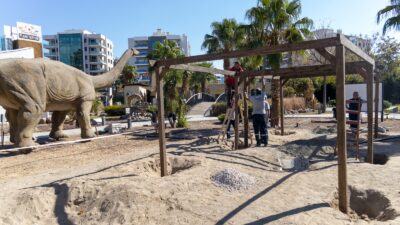 Karşıyaka Belediyesi’nin kapsamlı yenileme çalışmalarıyla modern bir görünüme kavuşan Evrensel