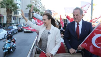 İzmir Karşıyaka’da 102. yıl gururu! Binlerce kişi kortejde buluştu, 1500