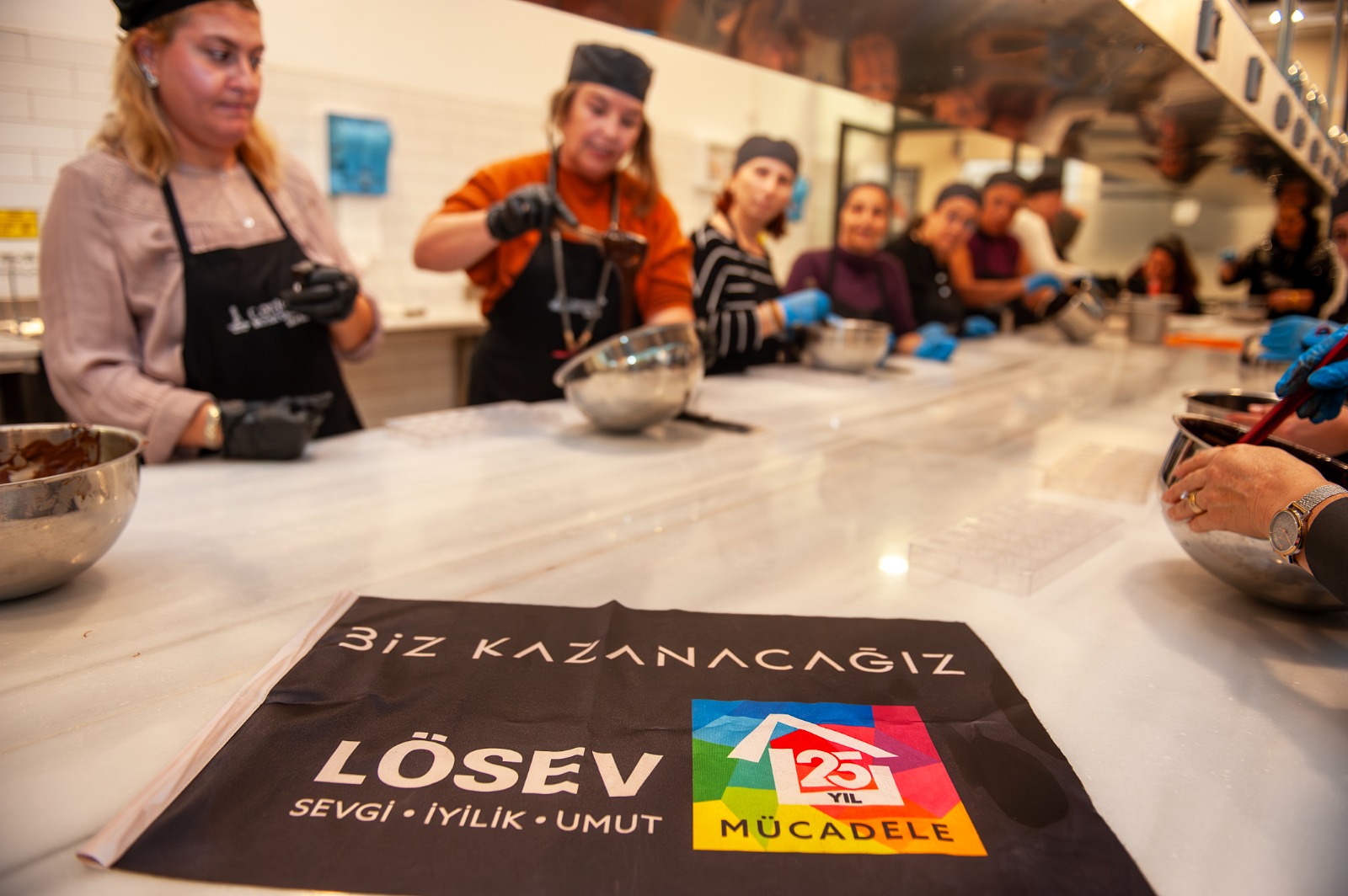 Cordelion Mutfak Sanatları Merkezi’nde gönüllüler, Lösemili Çocuklar Haftası öncesinde dayanışma