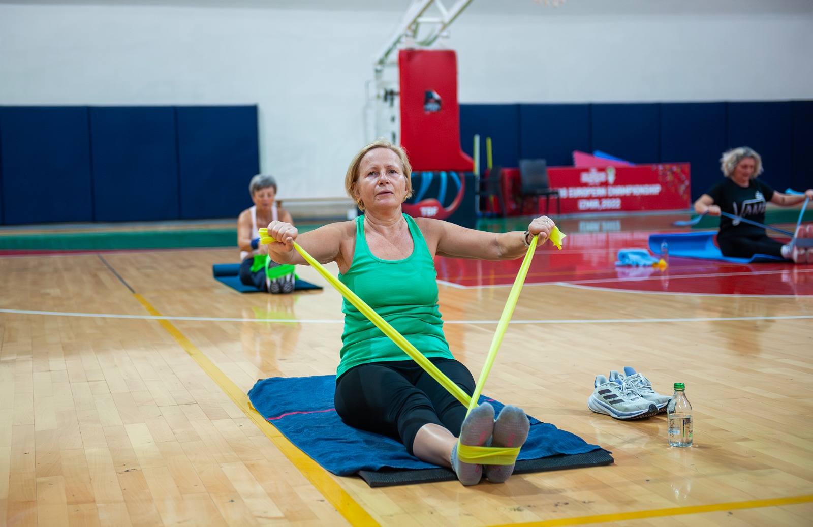 Kış geldi ama spor bitmedi! Karşıyaka’da sabah aktiviteleri spor salonlarına