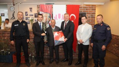 Urla Belediye Başkanı Selçuk Balkan, Muhtarlar Günü’nde muhtarlarla buluştu. Etkinlikte