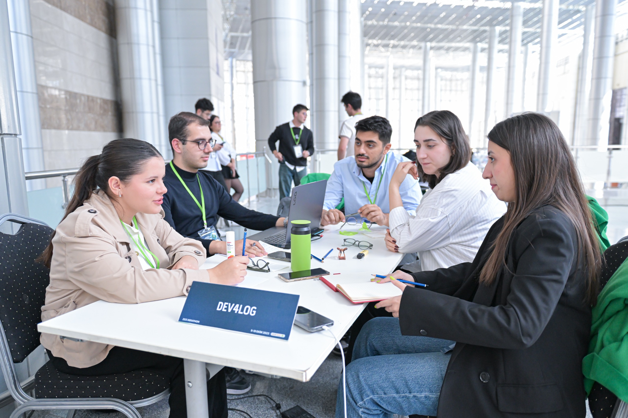 İzmir Büyükşehir Belediyesi ev sahipliğindeki LOGISTECH fuarında düzenlenen DEKATHON 2025’te