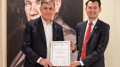 İzmir Büyükşehir Belediyesi, yaşlılara özel hizmetleriyle DSÖ tarafından onaylandı. İzmir