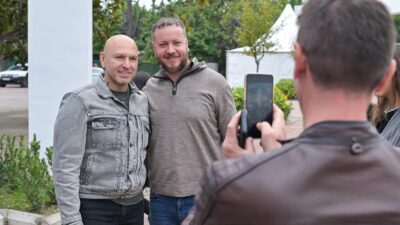 İzmir Kitap Fuarı’nda okurlarıyla buluşan Demir Demirkan, müzikten edebiyata geçişini