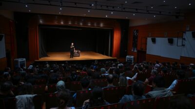 İzmir Kitap Fuarı, üçüncü gününde binlerce ziyaretçiyi ağırladı. Tahsin Hasoğlu,