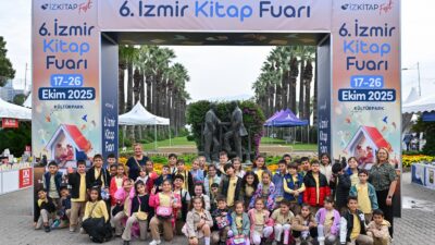 İZKİTAP, her yaştan ziyaretçiyi ağırlıyor. Refik Anadol’dan Fırat Neziroğlu’na kadar