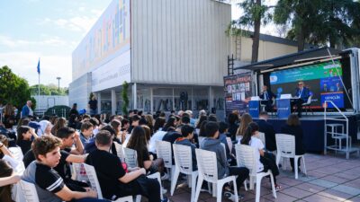 İZKİTAP’ta iki duayen buluştu: Büyükerşen ve Çağlayan, gençlere kitap sevgisini