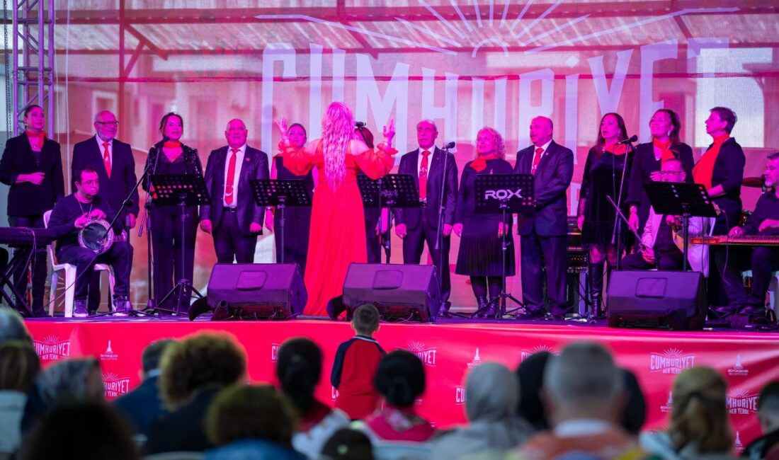 İzmir’de Cumhuriyet’in 102. yılı büyük coşkuyla kutlanıyor. Başkan Tugay, Menemen’deki