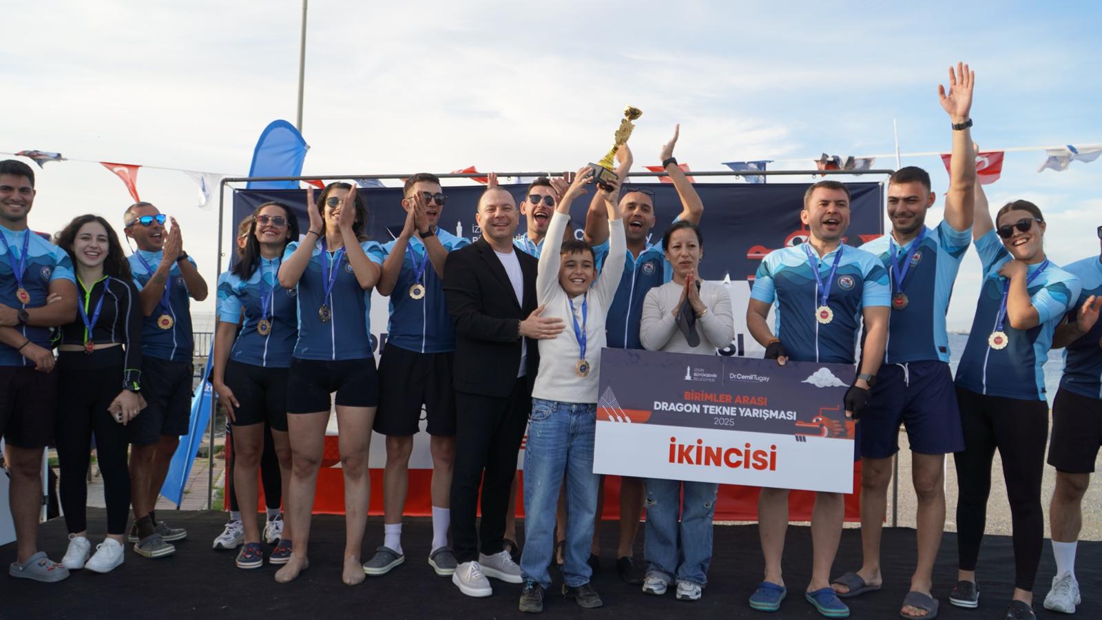 28 takımın yarıştığı İzmir Dragon Tekne Yarışları renkli anlara sahne