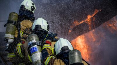 İzmir’in yeni kahramanları göreve hazırlanıyor! Genç itfaiyeciler yangın, arama-kurtarma ve