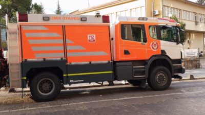 Sındırgı depremine destek için İzmir İtfaiyesi ekipleri arama-kurtarma ve sağlık