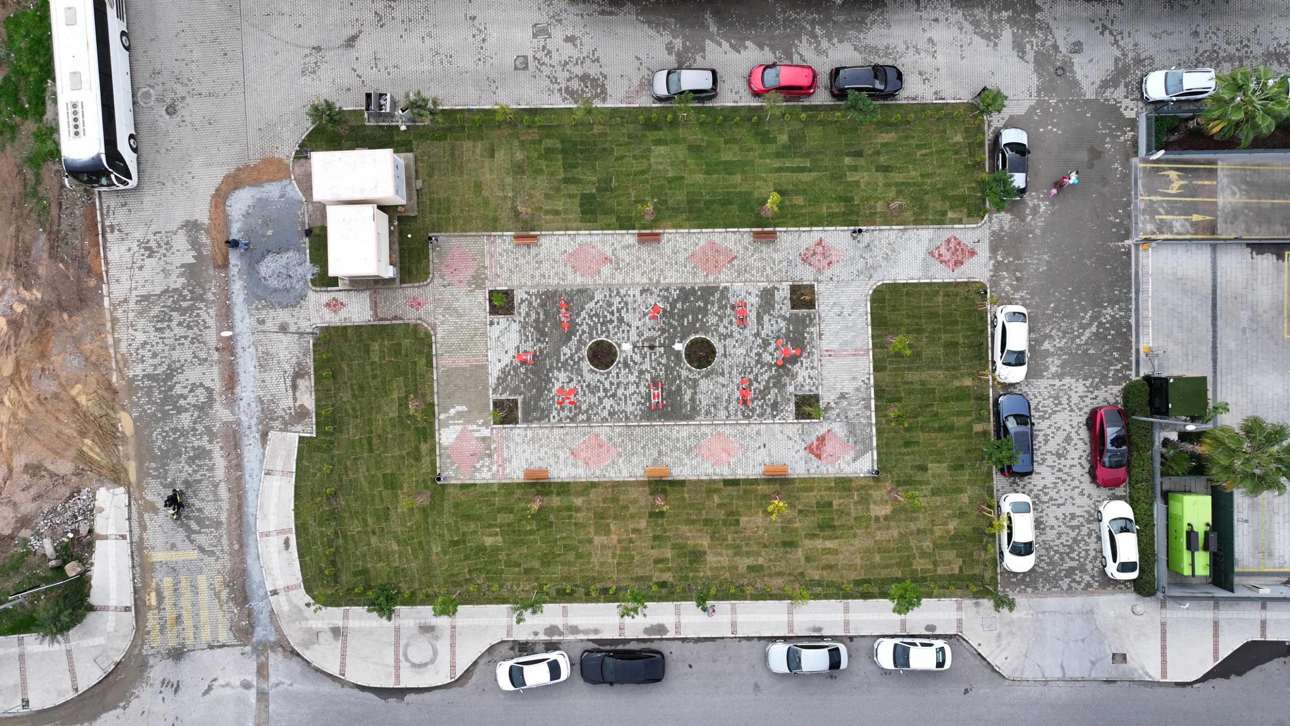 Atıl alanlar İzmir’de yeşil alana dönüşüyor. Bayraklı Soğukkuyu’da 123 ağaç