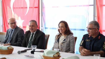 Karşıyaka’da Muhtarlar Günü kutlamasında Başkan Ünsal ve Kaymakam Demir, muhtarlara