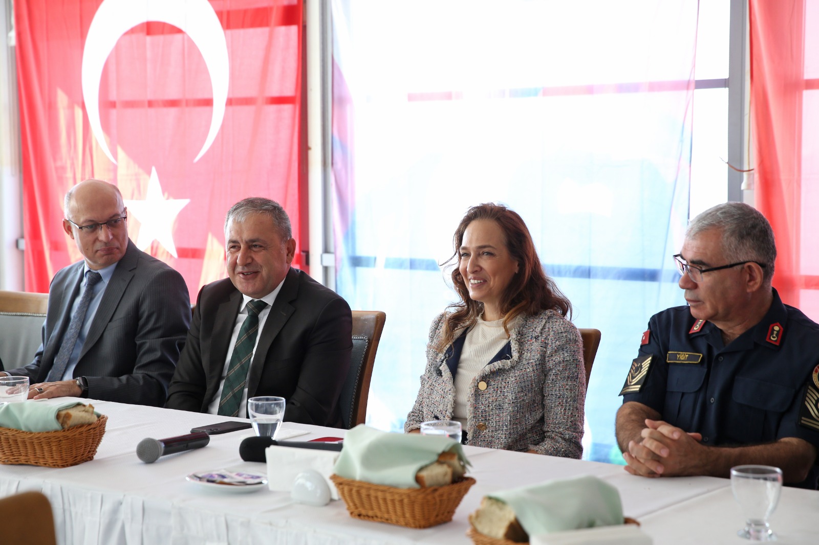 Karşıyaka’da Muhtarlar Günü kutlamasında Başkan Ünsal ve Kaymakam Demir, muhtarlara