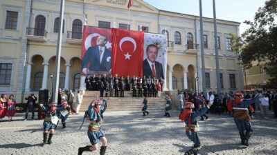 İzmir Valiliği, Cumhuriyet’in 102. yılı için konserler, fener alayı ve