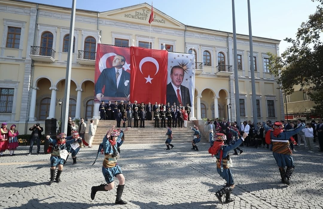 İzmir Valiliği, Cumhuriyet’in 102. yılı için konserler, fener alayı ve