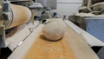 İzmir Halk Ekmek Fabrikası, artan maliyetlere rağmen piyasa fiyatının altında