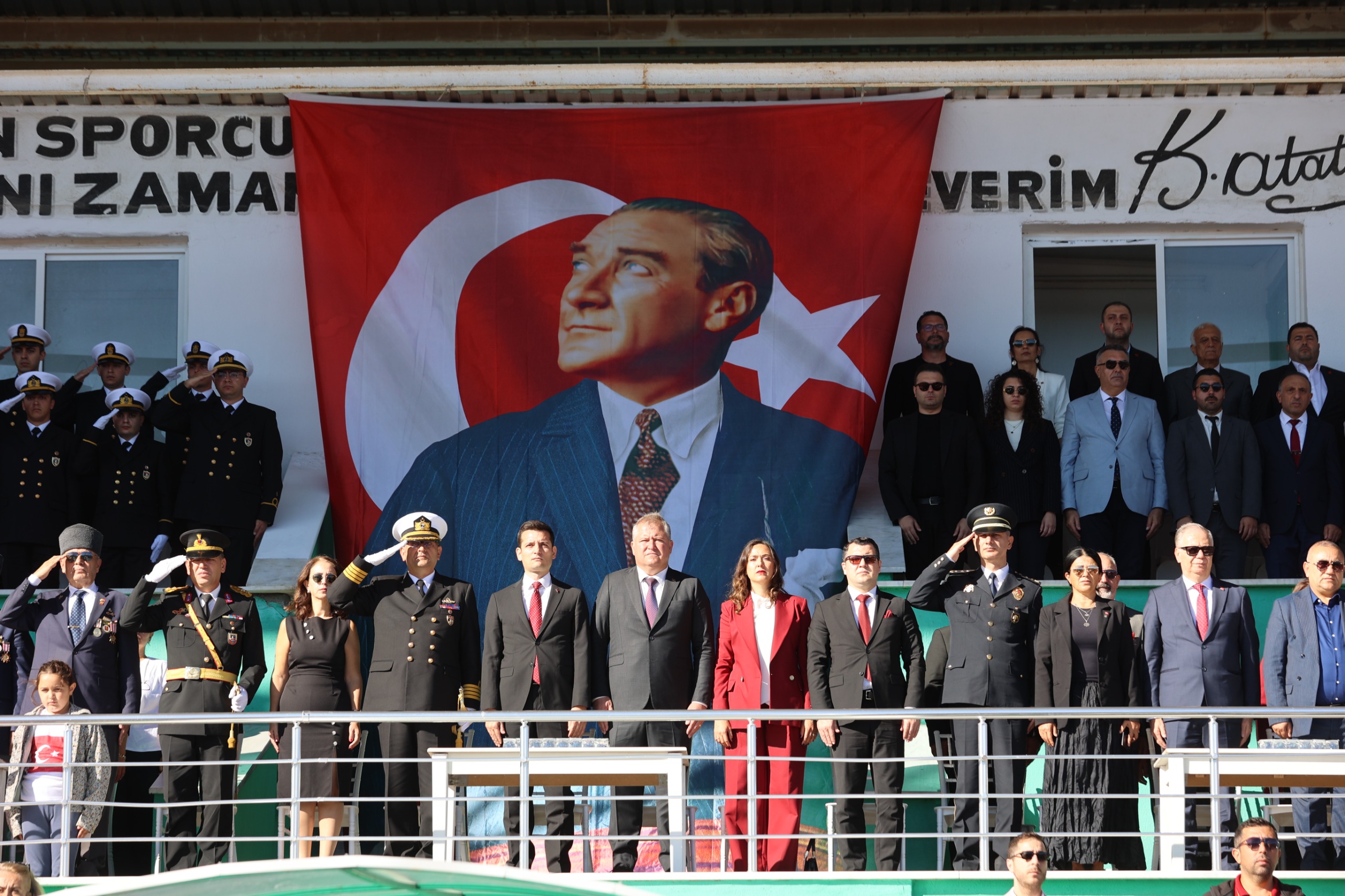 Urla, 29 Ekim Cumhuriyet Bayramı’nı fener alayı, konserler ve halk