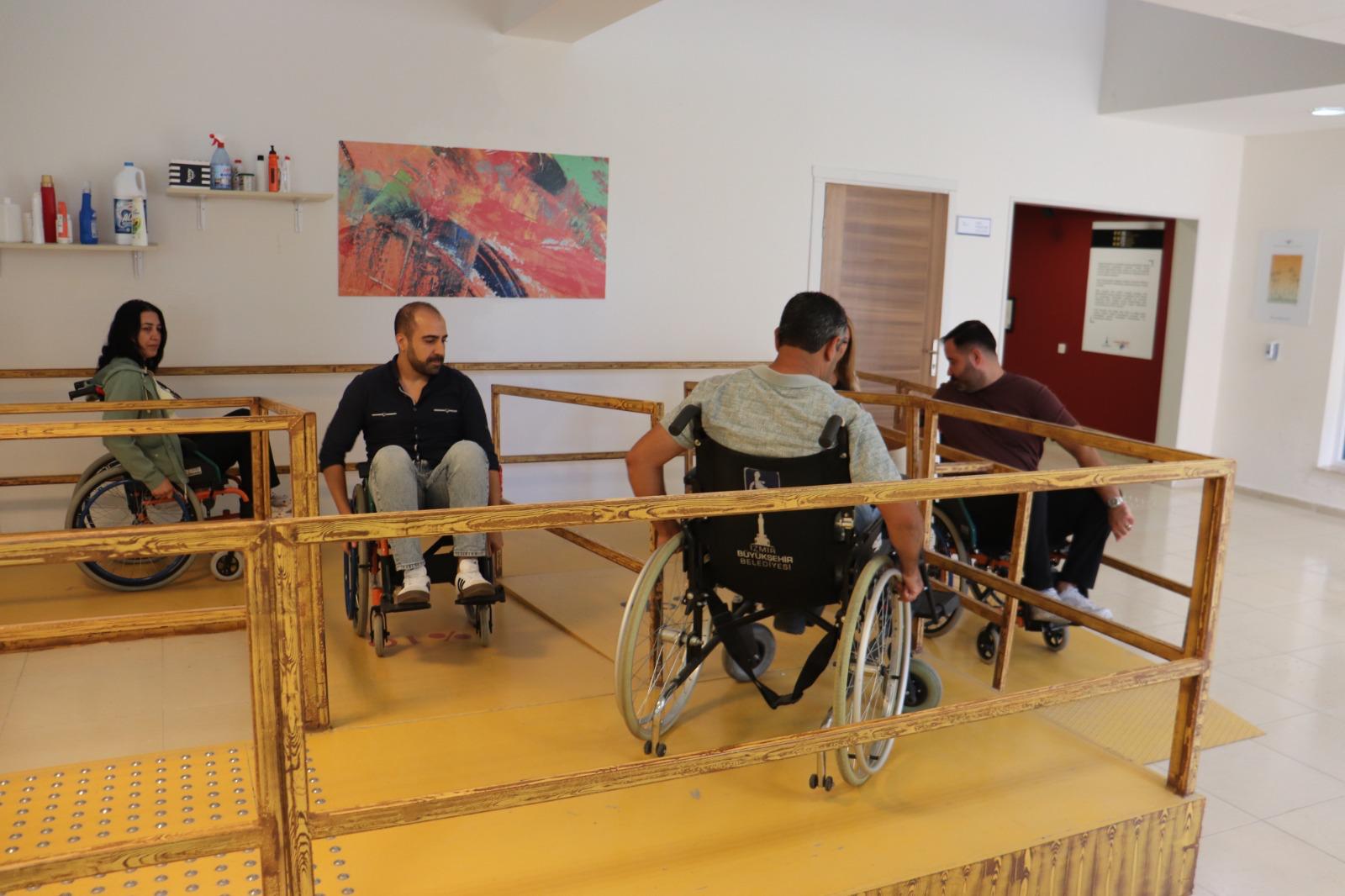 Buca Belediyesi Özel Gereksinimli Bireyler Danışma Merkezi personeli, hizmet kalitesini