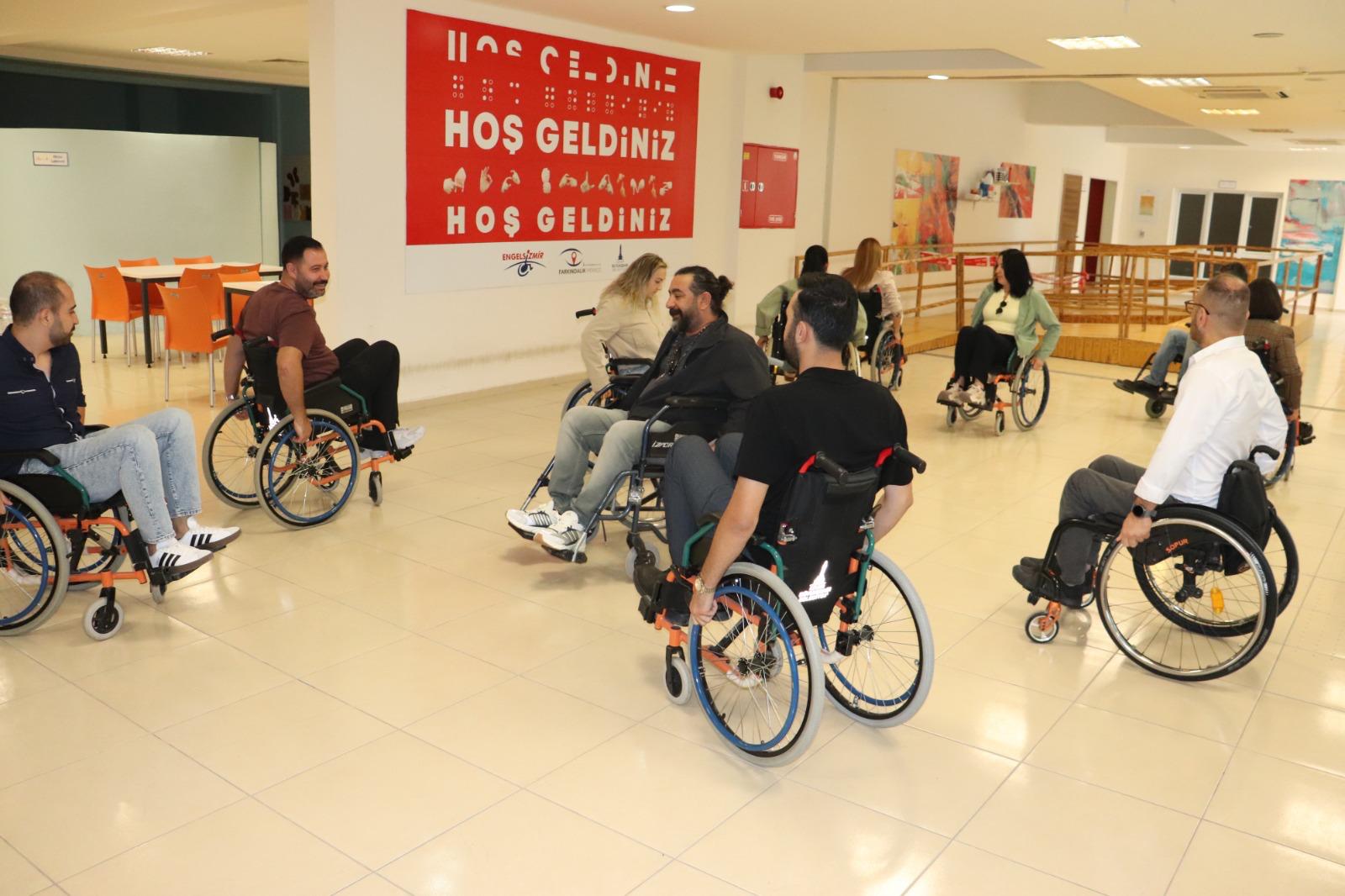 Buca Personeline Uygulamalı 'Empati' Eğitimi: Tekerlekli Sandalye ve Karanlık Parkurlarıyla Engelli Yaşamına Tanık Oldular!