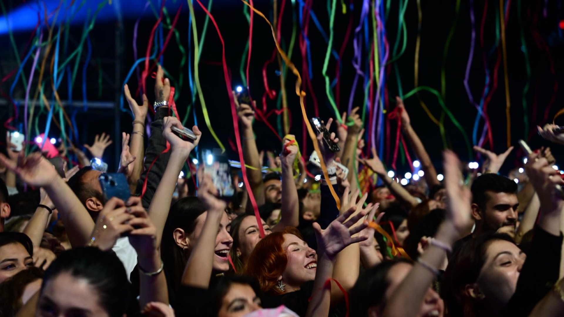 Norm Ender, Emir Can İğrek ve Sena Şener sahnede, Aydınfest’te
