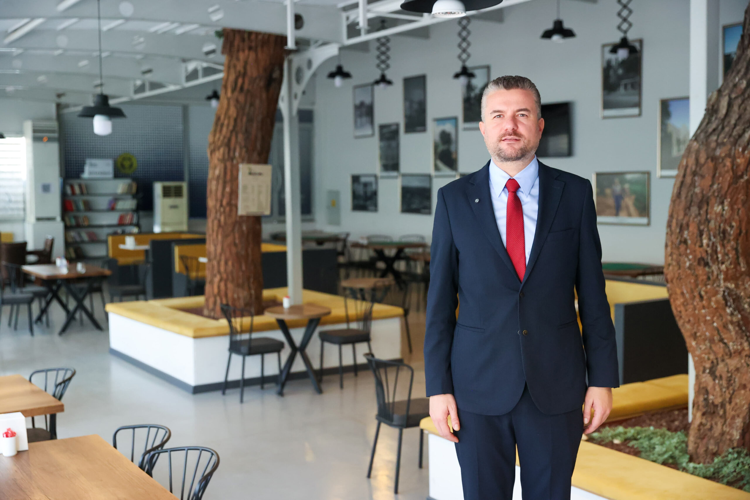 Buca Belediye Başkanı Görkem Duman, 1923 Göksu Kafe’yi kitap kafe