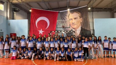 Kemalpaşa Belediyesi, binlerce kursiyere ücretsiz spor eğitimi sunuyor. 1800 spor