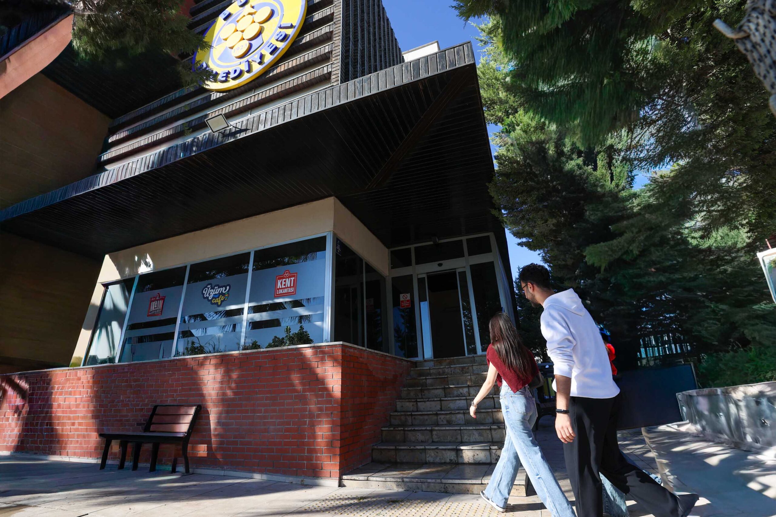 Buca Belediyesi'nin Tarık Akan ve Işılay Saygın Gençlik Merkezleri, 18-29