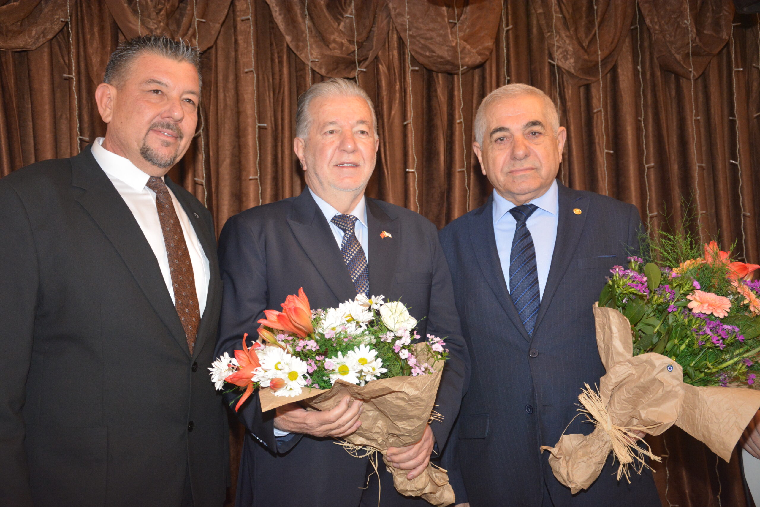 İzmir Oto Galericiler Odası seçimlerinde dengeler değişiyor. Ethem Hiçüşenmez’e esnaf,