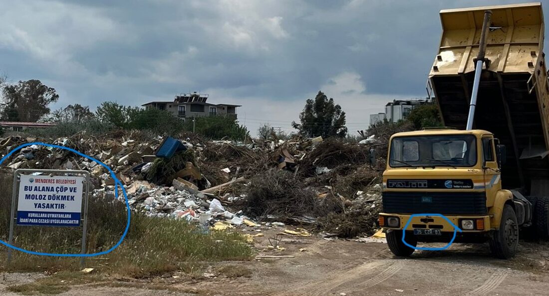 Menderes Belediyesi skandalı Gümüldür'ü çöplüğe çevirdi! Kendi yasak tabelasının yanına
