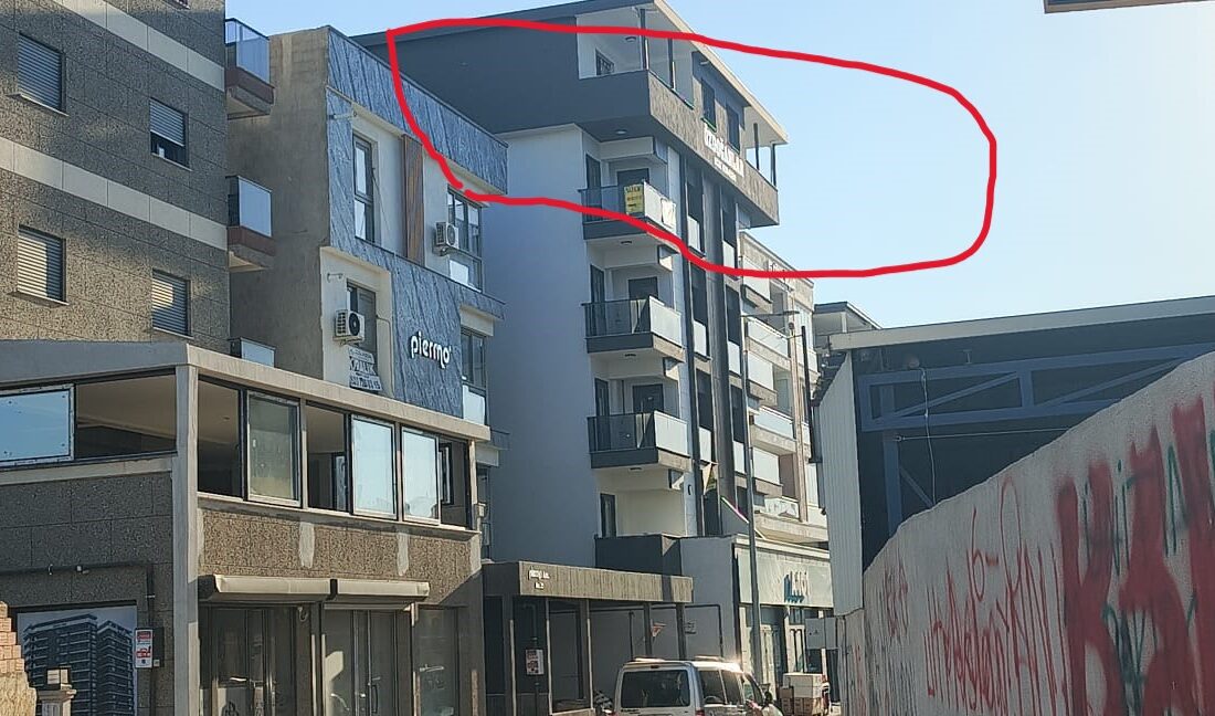 Özdoğanlar İnşaat’ta yeni şikâyet: “Özel hayatımız kalmadı” Özdoğanlar İnşaat projelerinde yeni bir vatandaş şikâyeti gündemde. Bir ev